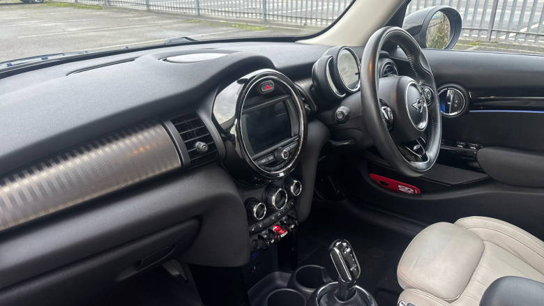 MINI Hatchback 1.5 Cooper Exclusive 5dr Auto Petrol Hatchback